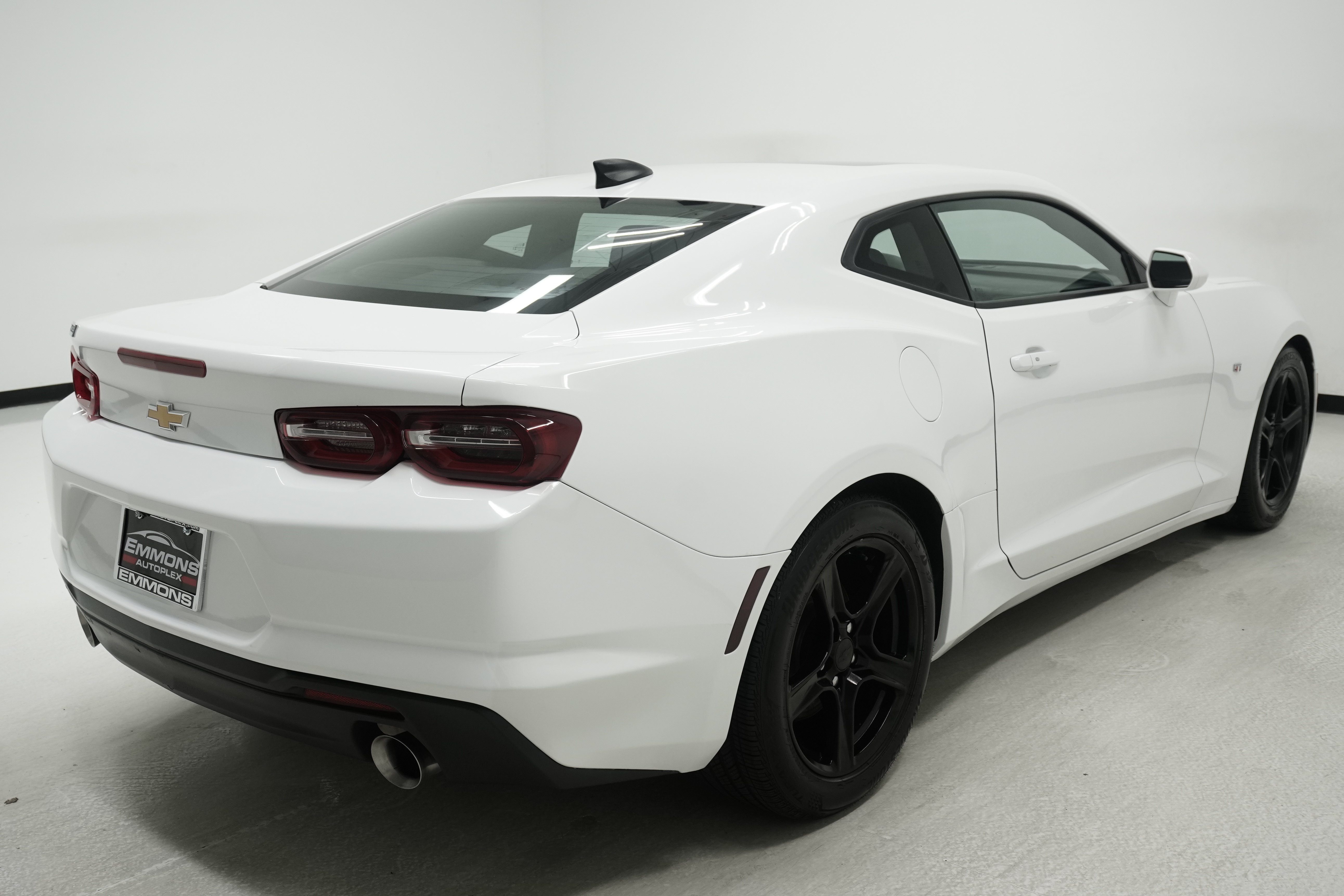 Used 2023 Chevrolet Camaro LT RWD image 4