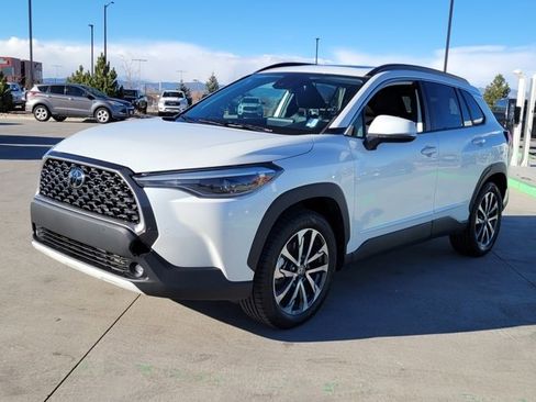 Used 2022 Toyota Corolla Cross XLE image 4