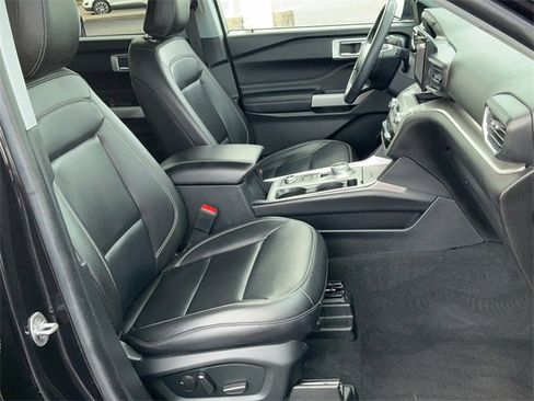 Used 2022 Ford Explorer XLT w/ Equipment Group 202A image 21