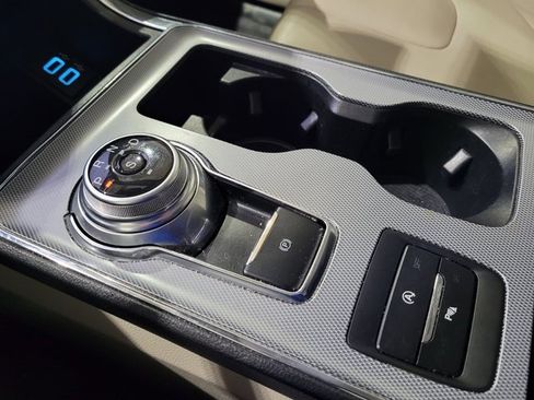 Used 2021 Ford Edge Titanium image 41