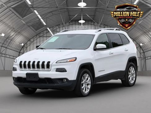 Used 2016 Jeep Cherokee Latitude w/ Cold Weather Group AWD/4WD image 6