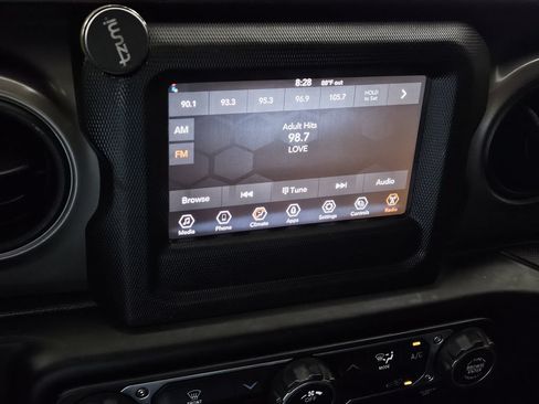 Used 2022 Jeep Gladiator Sport AWD/4WD image 13