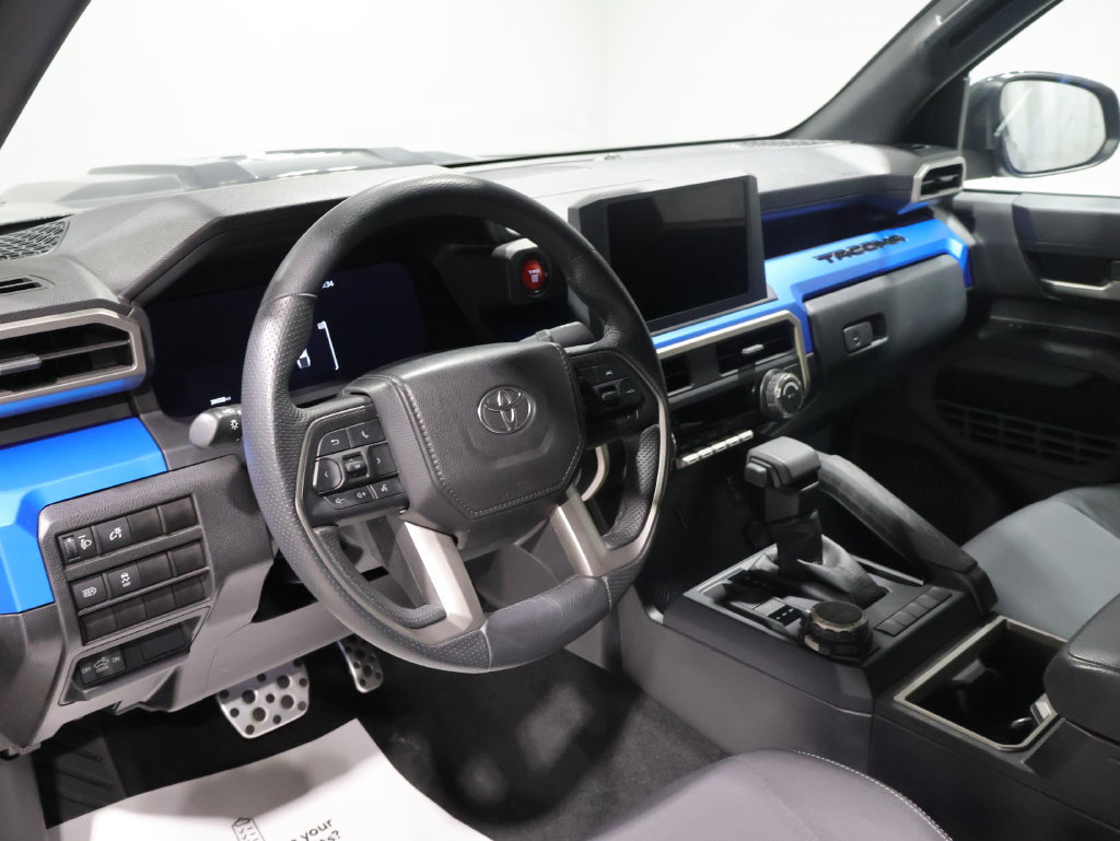 Used 2025 Toyota Tacoma TRD Sport AWD/4WD image 15