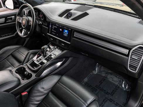 Used 2019 Porsche Cayenne Turbo image 12