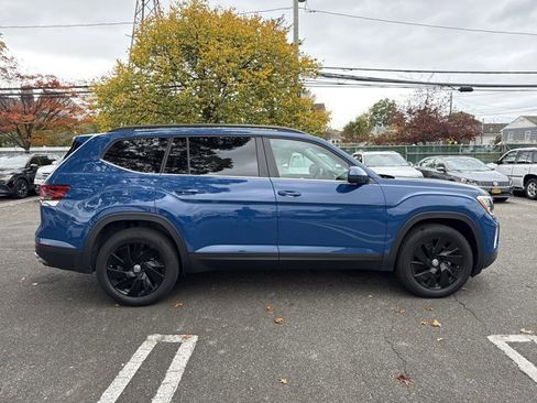 Used 2025 Volkswagen Atlas SE w/ Black Wheel Package image 5