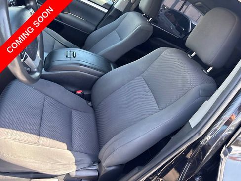 Used 2019 Toyota Highlander LE w/ Carpet Mat Package (TMS) FWD image 16
