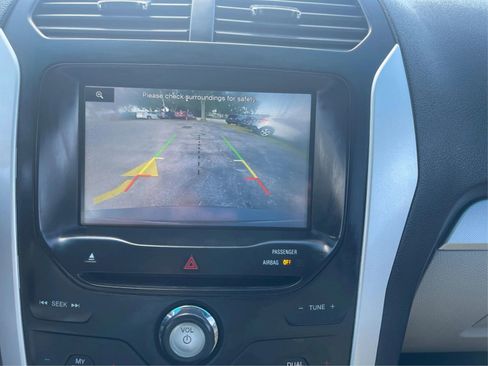 Used 2015 Ford Explorer XLT w/ Equipment Group 202B FWD image 23