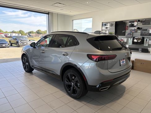 Used 2025 Buick Envision Sport Touring image 3