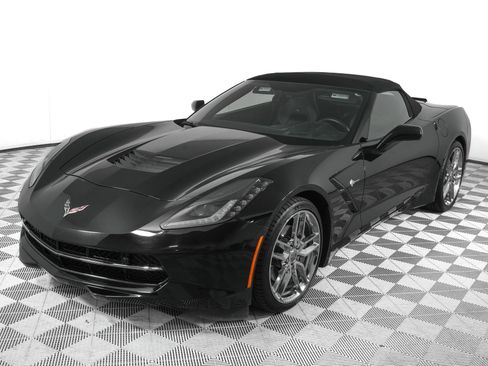 Used 2019 Chevrolet Corvette Stingray Convertible w/ 3LT Preferred Equipment Group RWD image 11