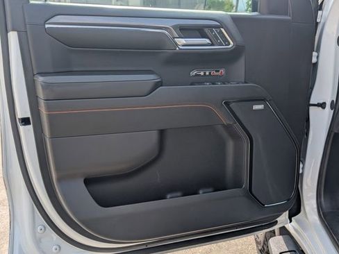 Used 2024 GMC Sierra 1500 AT4 w/ Technology Package AWD/4WD image 10