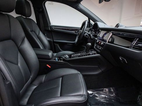 Certified 2025 Porsche Macan image 19