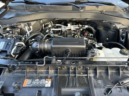 Used 2023 Ford Explorer XLT image 30