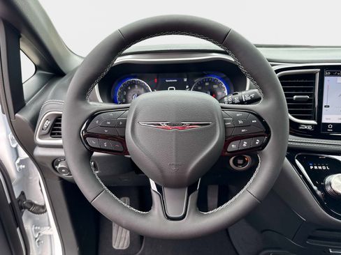 New 2026 Chrysler Pacifica Select FWD image 26