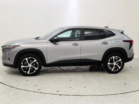 Used 2024 Chevrolet Trax RS w/ Driver Confidence Package image 4