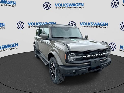 Used 2025 Ford Bronco Outer Banks AWD/4WD image 16