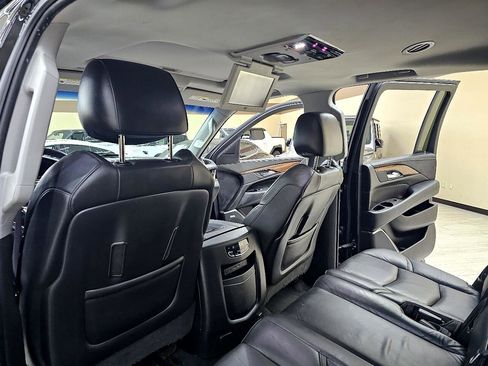 Used 2017 Cadillac Escalade ESV Premium Luxury image 29