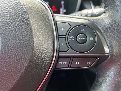 Used 2023 Toyota Corolla Cross XLE w/ Convenience Package FWD image 18