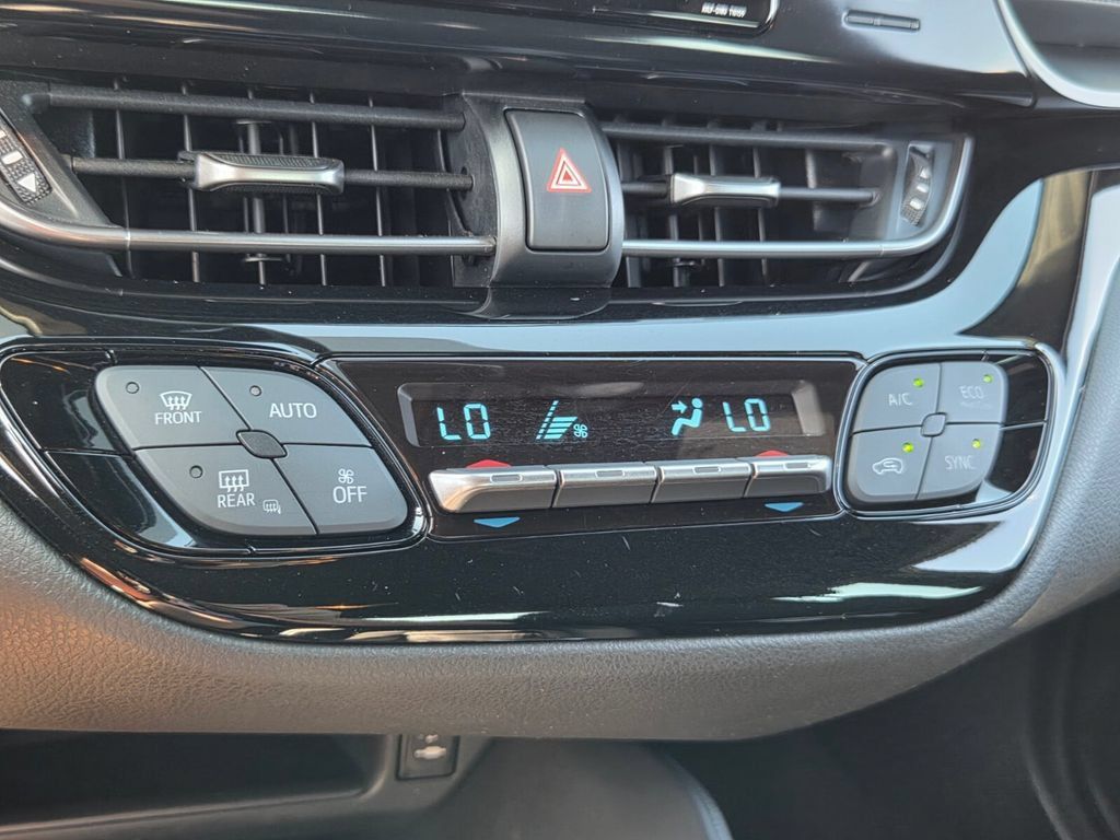 Used 2018 Toyota C-HR XLE FWD image 21