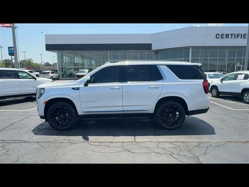 Used 2022 GMC Yukon SLT w/ SLT Premium Package AWD/4WD image 5