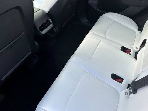 Used 2022 Tesla Model Y Performance image 24