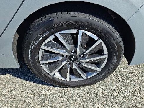 Used 2021 Hyundai Ioniq Limited FWD image 6