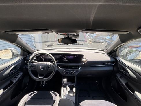 Used 2025 Buick Envista Preferred image 33