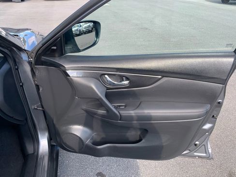 Used 2018 Nissan Rogue S image 20