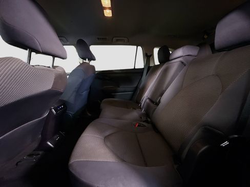 Used 2021 Toyota Highlander LE FWD image 25