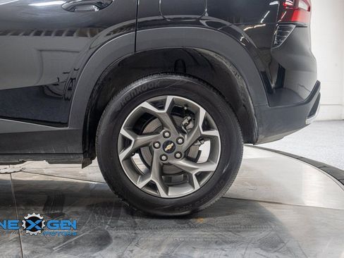 Used 2025 Chevrolet Trax LT w/ Driver Confidence Package image 44