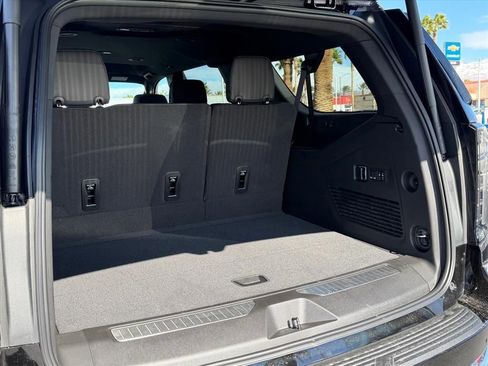 New 2026 Chevrolet Suburban Premier image 8