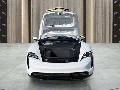 Used 2022 Porsche Taycan image 21