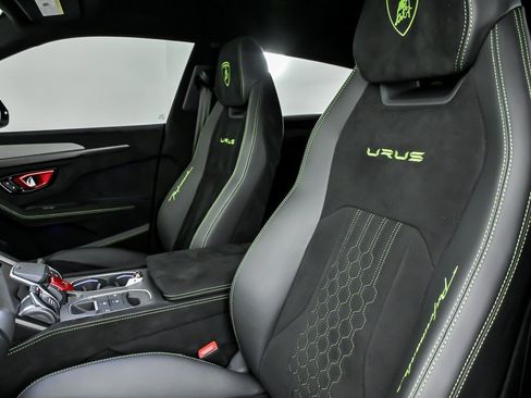 Used 2024 Lamborghini Urus Performante AWD/4WD image 24