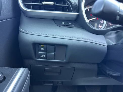 Used 2022 Toyota Highlander XSE FWD image 26