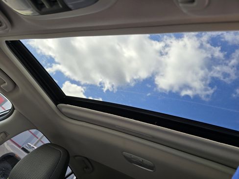 Used 2024 Subaru Crosstrek 2.0i Premium image 31