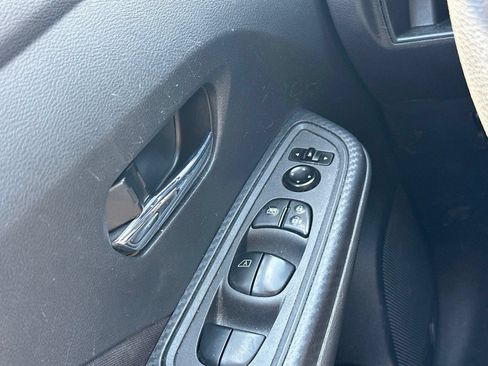 Used 2021 Nissan Versa SV FWD image 12