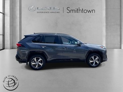 Used 2024 Toyota RAV4 SE w/ Weather & Moonroof Package AWD/4WD image 4