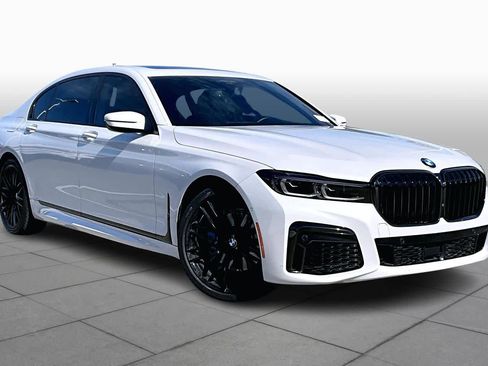 Used 2022 BMW 740i w/ Luxury Rear Seating Package image 2