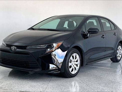 Used 2026 Toyota Corolla LE FWD image 12