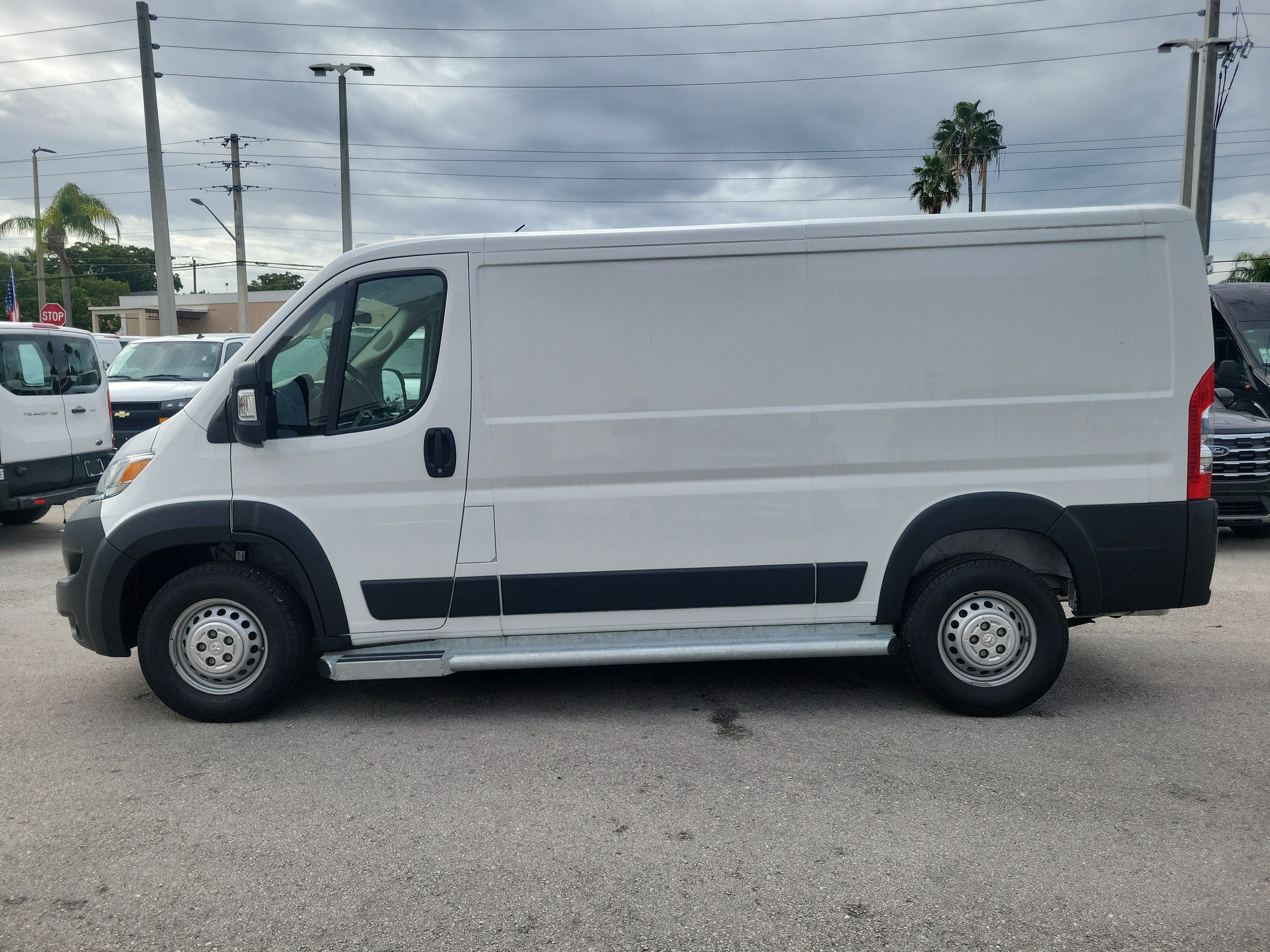 Used 2025 RAM ProMaster 2500 w/ U-Haul Equipment Group FWD image 8
