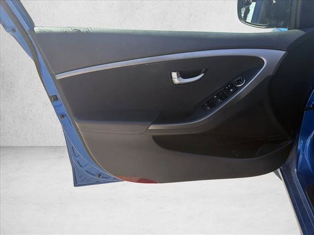 Used 2017 Hyundai Elantra GT FWD image 9