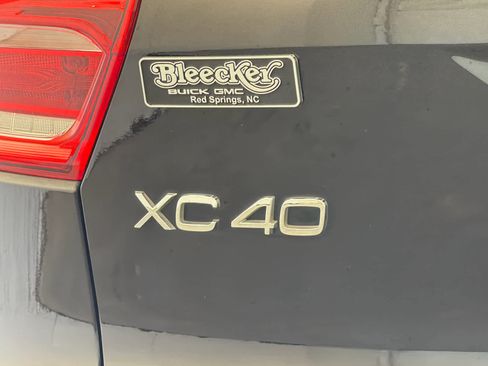 Used 2019 Volvo XC40 T5 Momentum AWD/4WD image 8