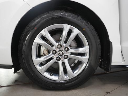 Used 2023 Toyota Sienna XSE AWD/4WD image 31