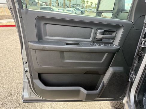 Used 2024 RAM 2500 Tradesman w/ Chrome Appearance Group image 18