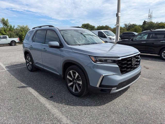Used 2025 Honda Pilot Touring image 2