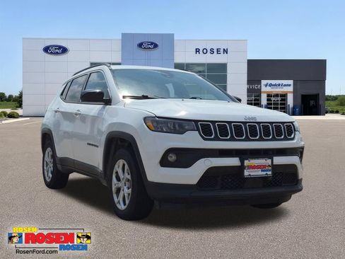 Used 2024 Jeep Compass Latitude AWD/4WD image 1