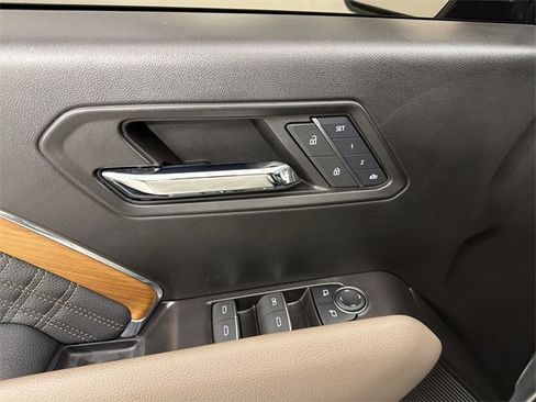 Used 2024 GMC Canyon Denali image 22