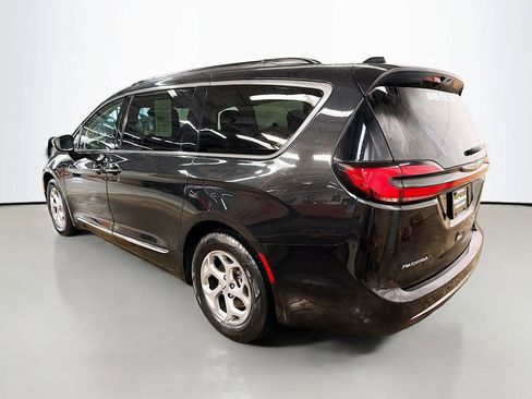Used 2023 Chrysler Pacifica Limited FWD image 7