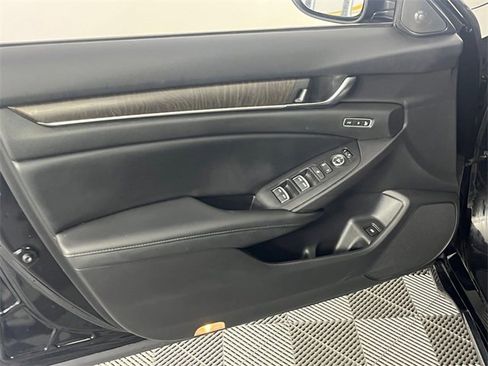 Used 2021 Honda Accord Touring image 11