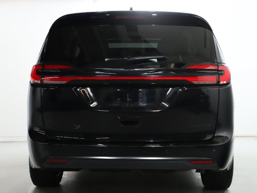 Used 2025 Chrysler Pacifica Limited FWD image 44