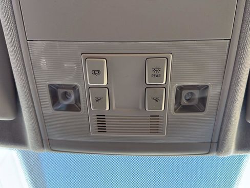 Used 2022 Volkswagen Tiguan S image 35